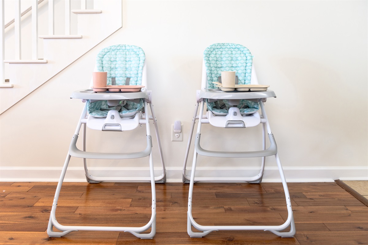 [HighChairs] Mom/Dad, we've got you covered! Enjoy the ease of high chairs for your little ones and adorable kiddie cups/plates. Book now for a stress-free family getaway! 