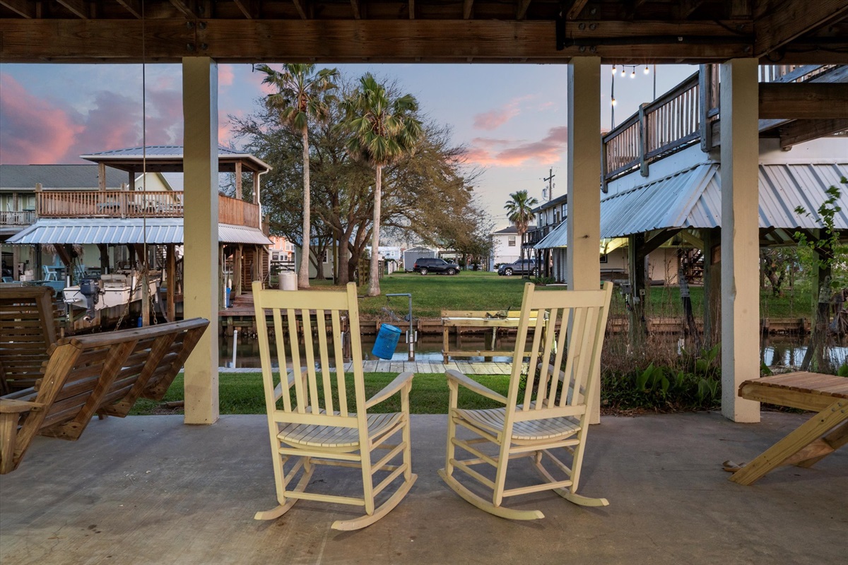 17061916e2d147e494235b0c3180dc7a Large | Beachhouse | Texas | TX | Vacation Homes | Galveston | Crystal Beach | Kokomo | Breezy Days | Beachfront Elegance | Sunrise Serenity | Southern Sands Property Management, LLC
