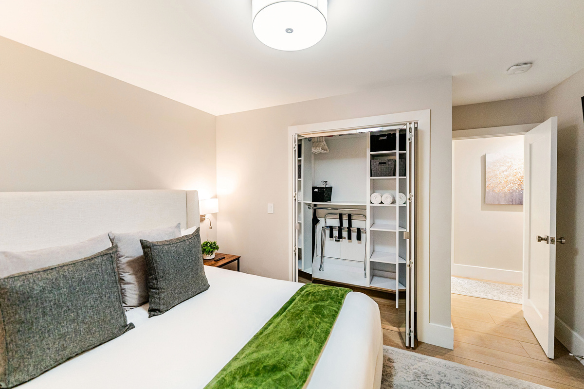 King Bed w/ Top Rated New Mattress, Luxury Linens, Walk-in Closet, Air Purifier, Nightstands with Built-in Charging Stations, 55" 4k Smart TV, White Noise Machine and En Suite Full Bathroom