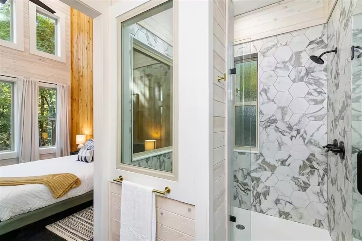 Second bedroom shower