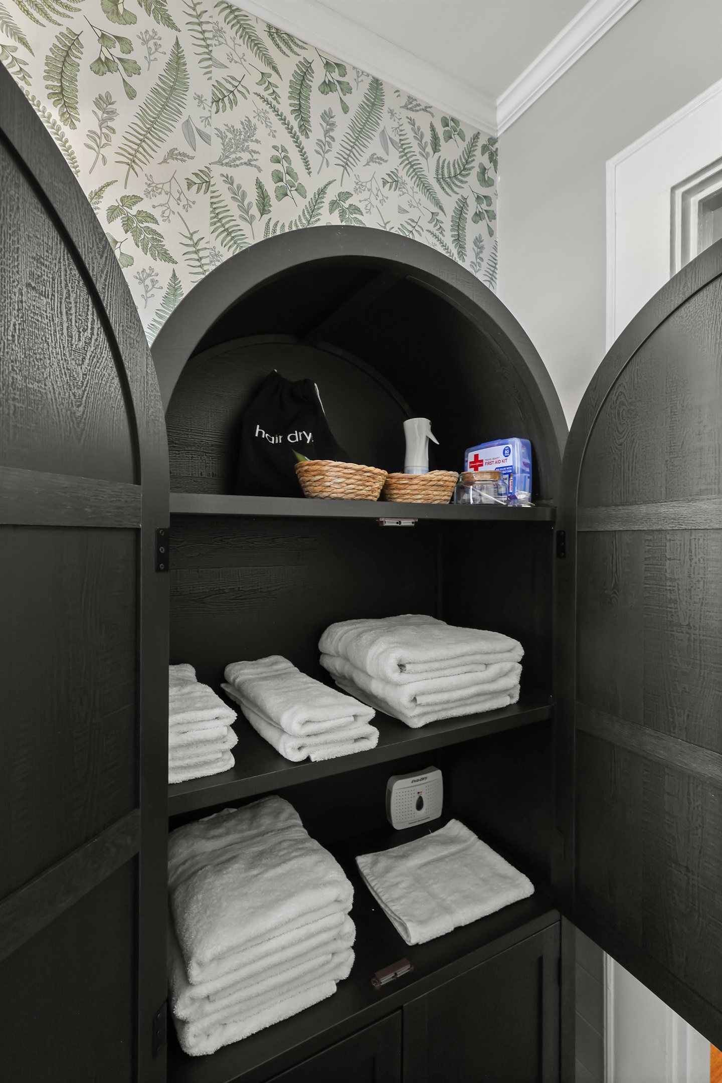 Spacious Bathroom 