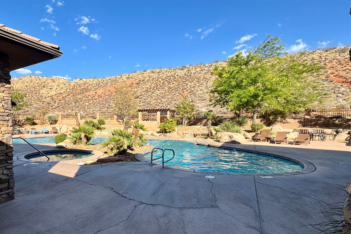 Resort Outdoor Pool & Hot Tub