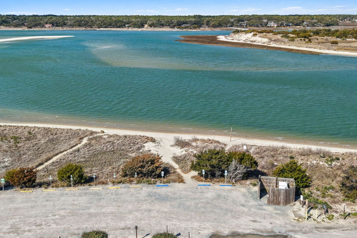 100 Ft Distance to The Point - Kings Landing Public Beach Access. 5 Minute Walk or 1 Minute Drive!