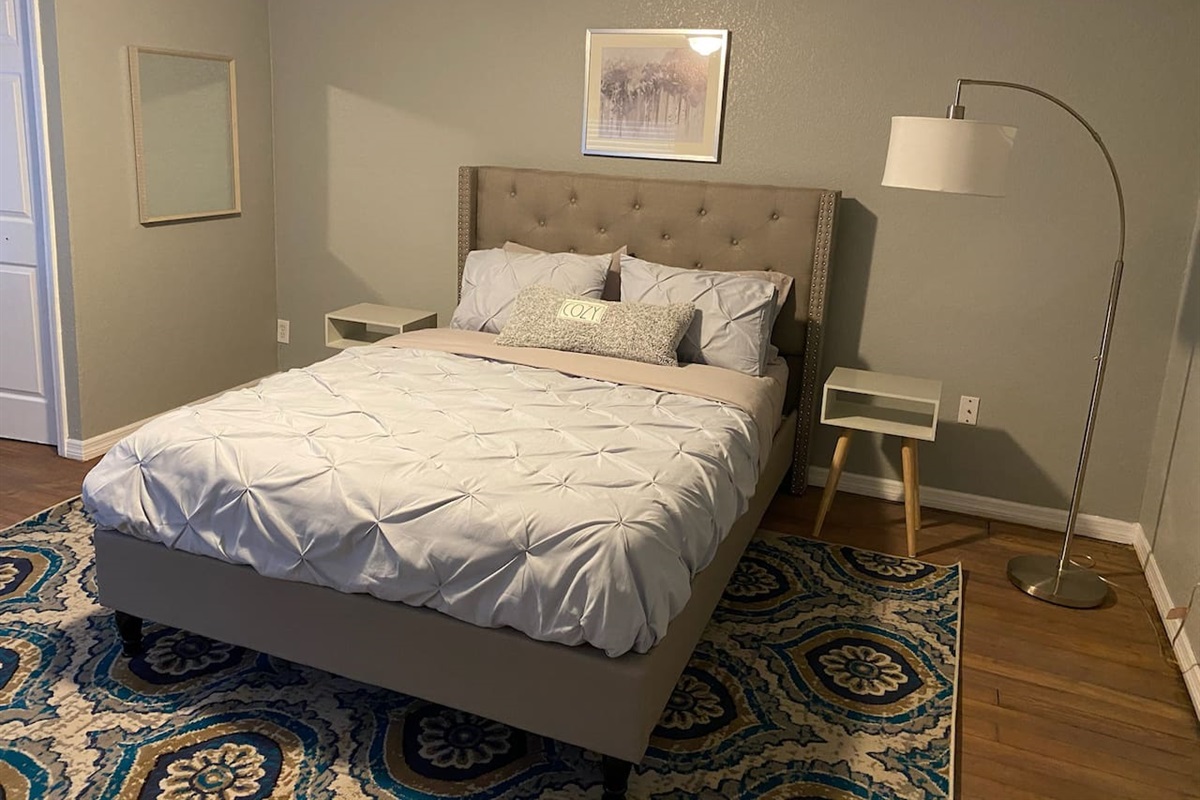 Second Bedroom - Queen Bed