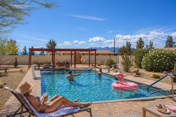Desert days done right at Falcon Cottage—cool off in the pool, rally up a game on the new volleyball net, and unwind under wide-open mountain skies. This is where slow mornings turn into splash-filled afternoons.