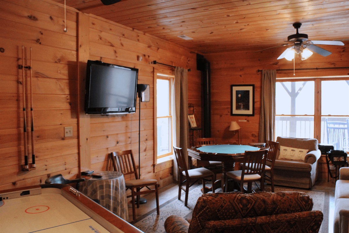 Game Room - TV and gas log fireplace