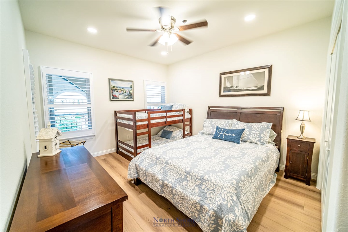 Queen Bed & Twin Bunk Beds in Third Bedroom w/ HDTV