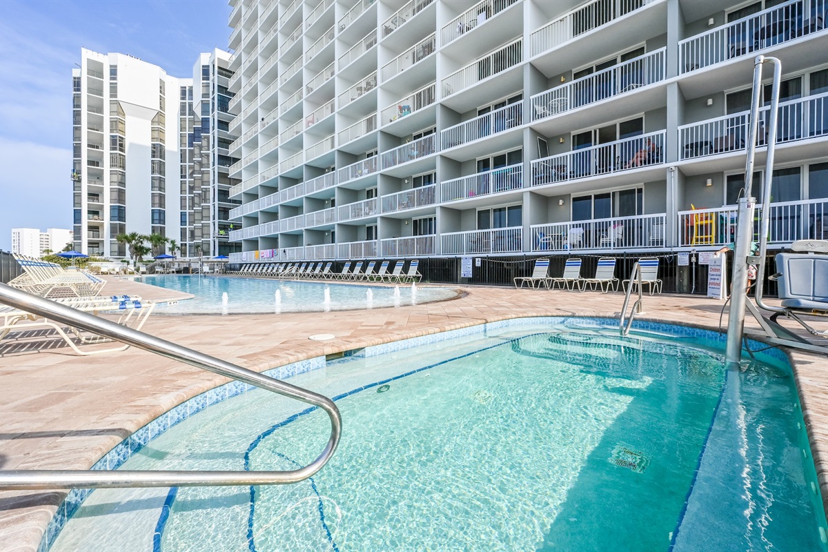 Hot tub next to zero entry pool and Tiki bar