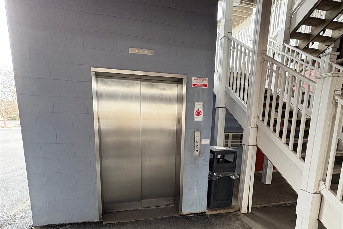 Elevator for easy move in  & out