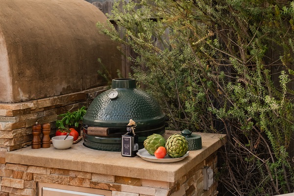 Big green egg for grilling