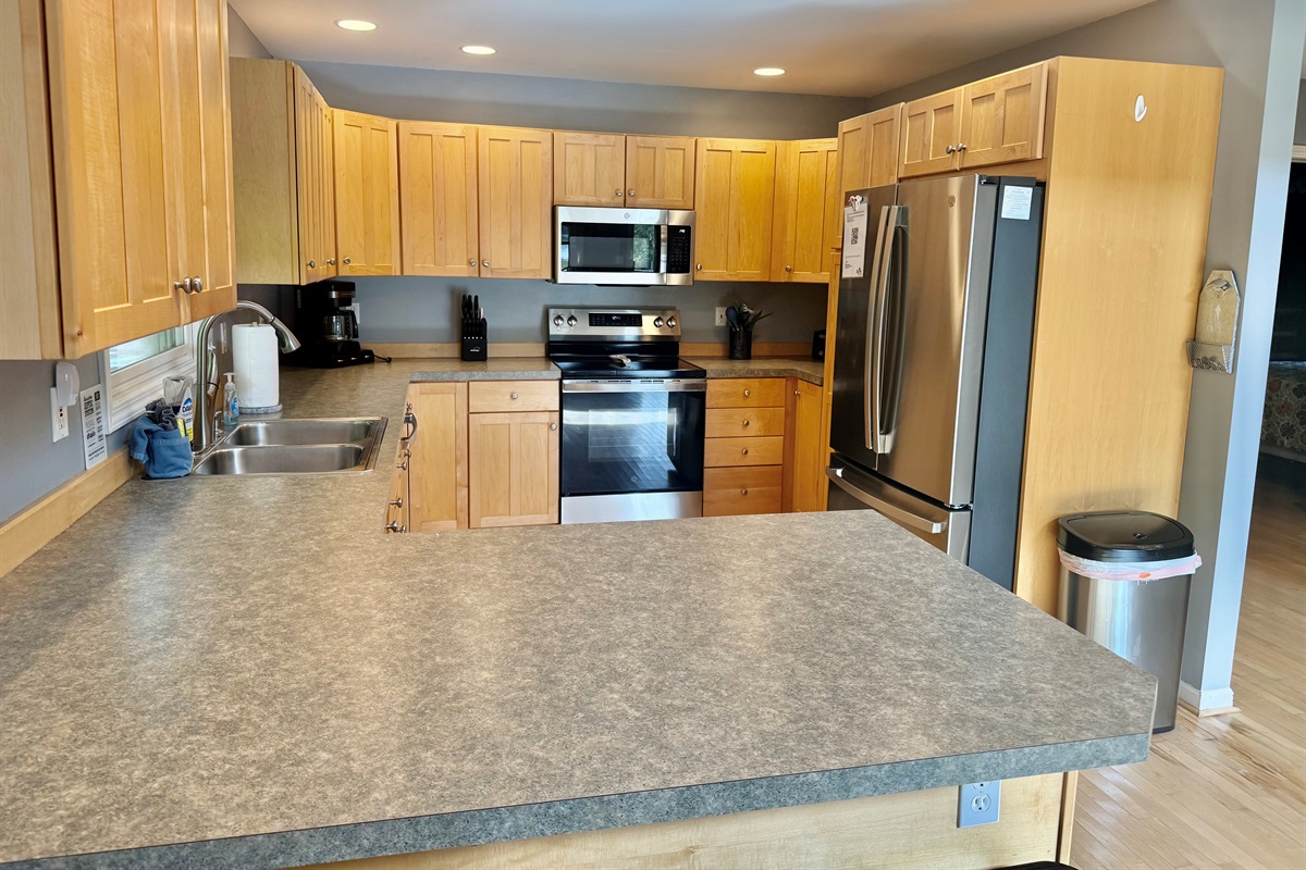 Large well stocked kitchen with upgraded appliances