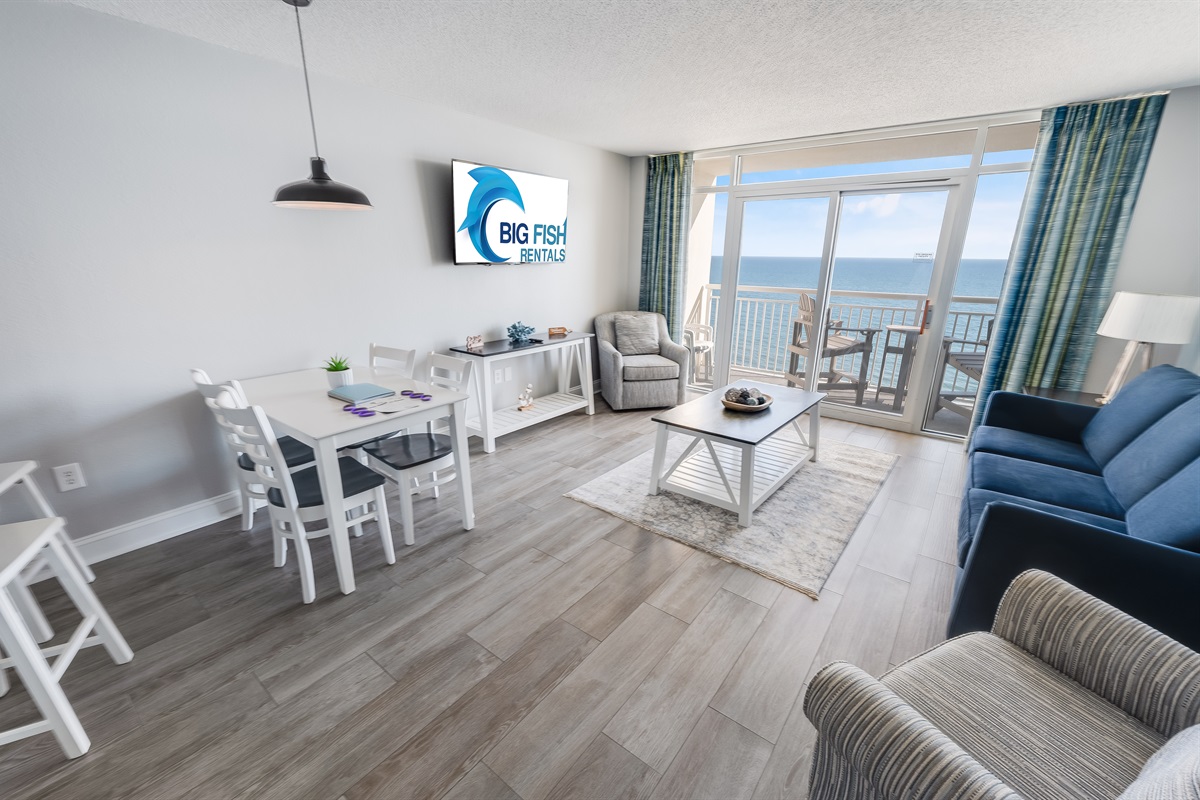 Living Room with Stunning Views🌊☀️
