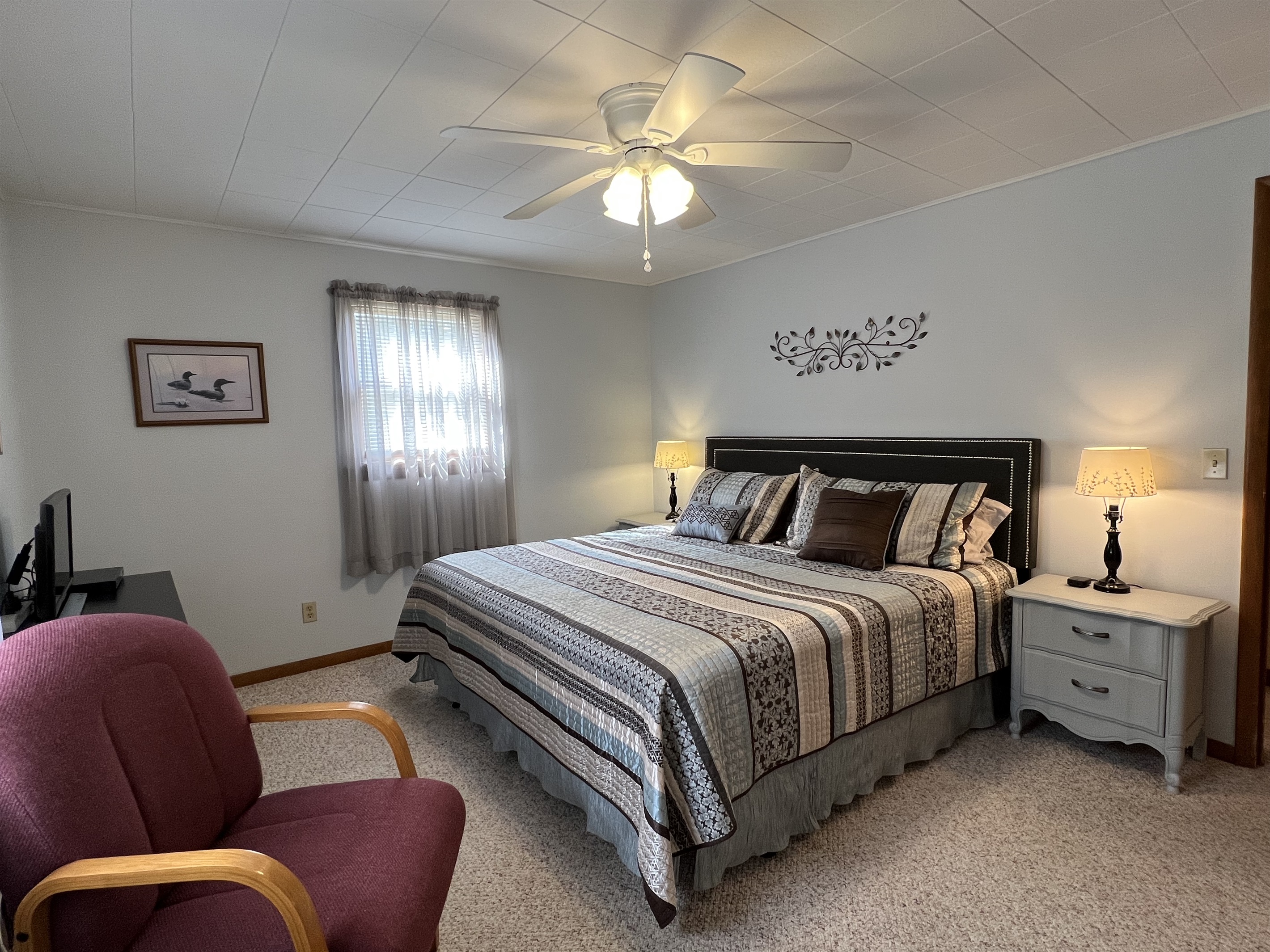 King bedroom on 1st floor
