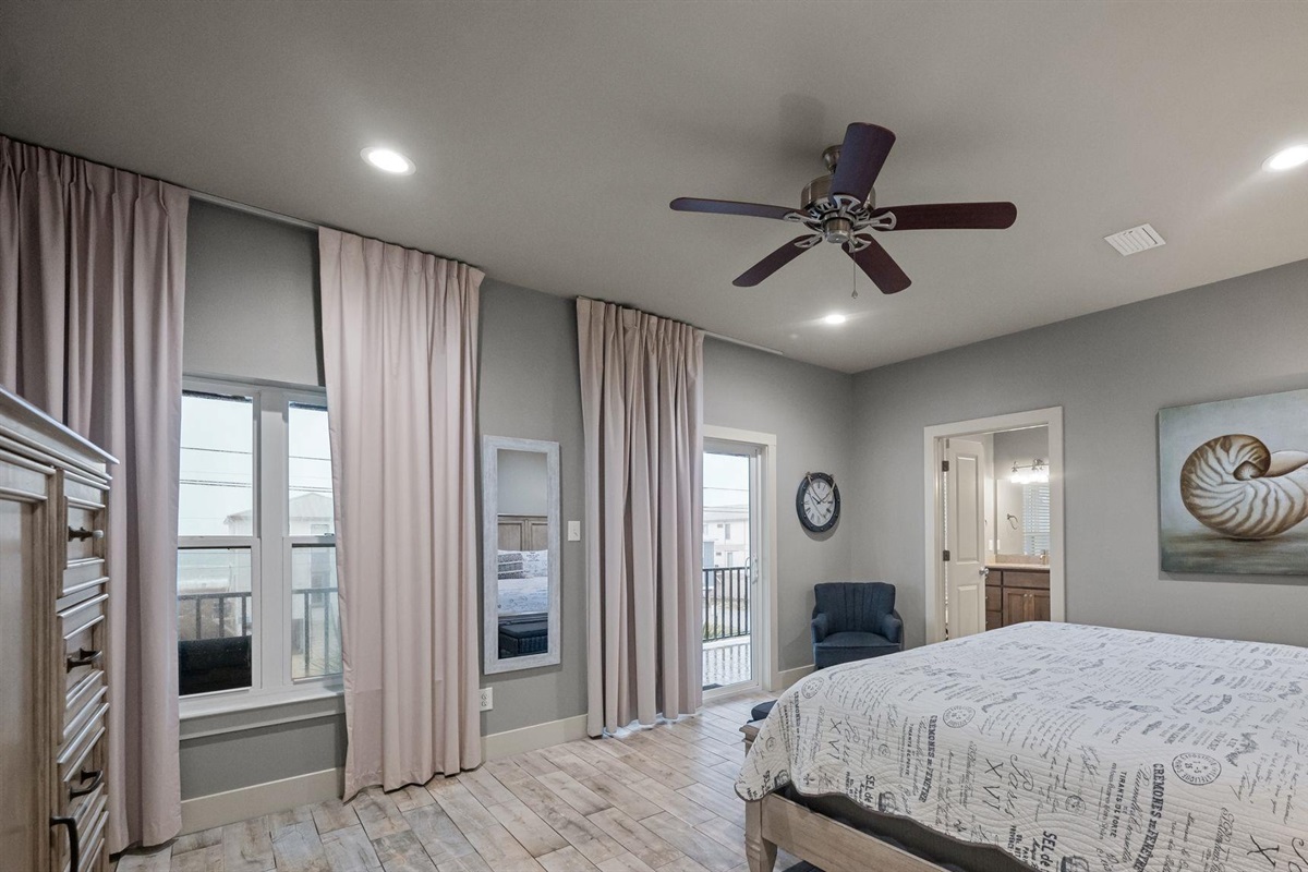 Bedroom with king bed, ceiling fan, TV and en-suite bathroom 