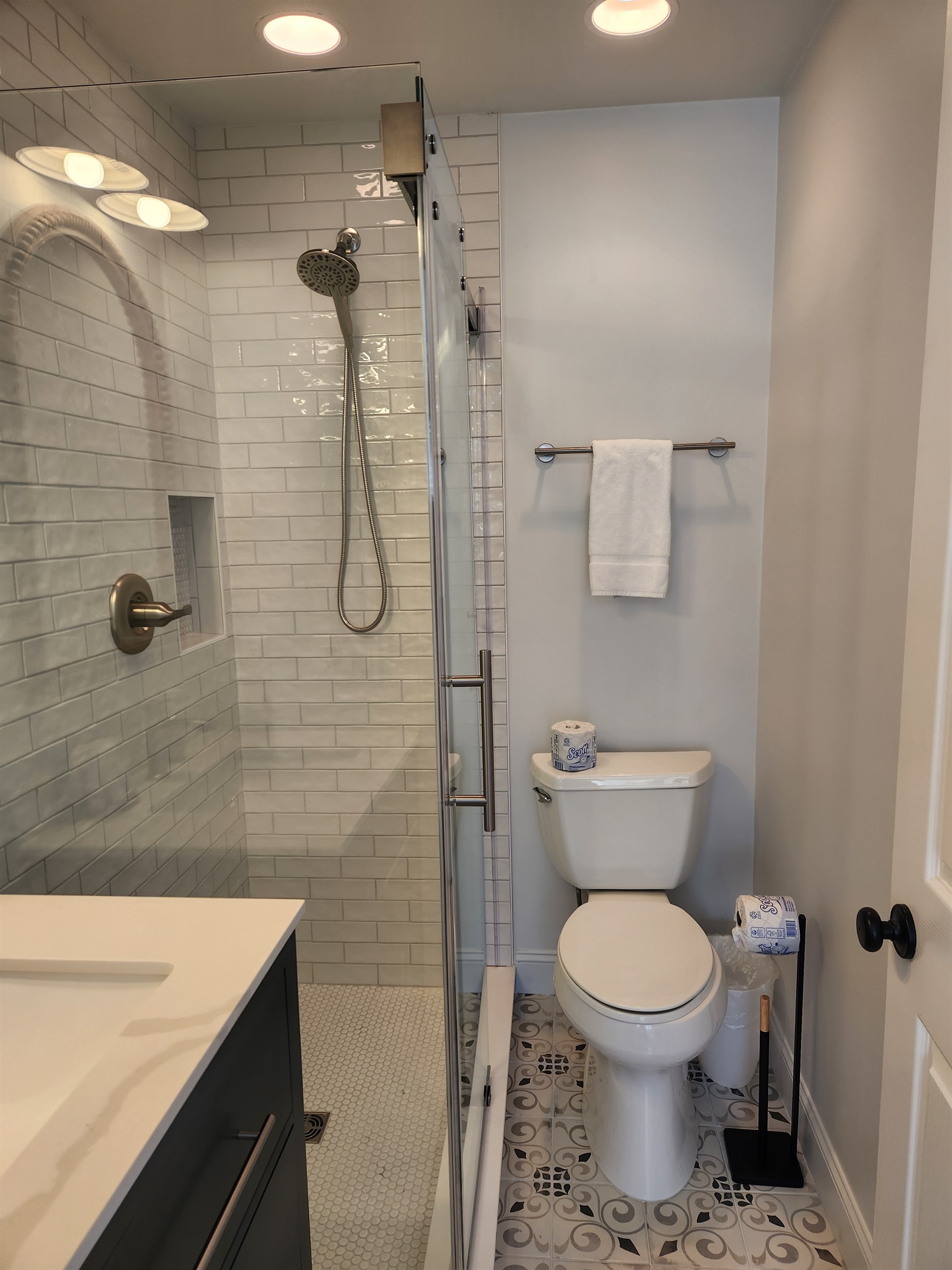 Private bath for the 4th King bedroom