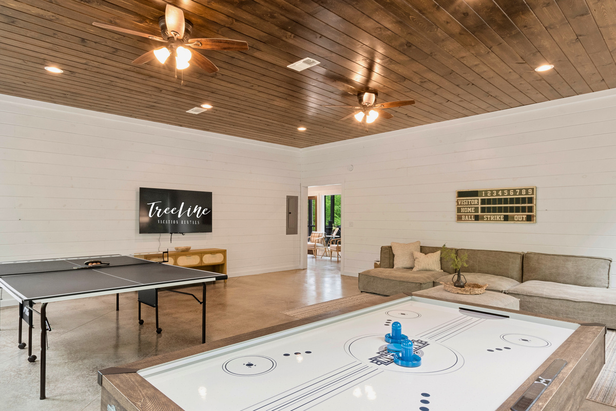 Who says you can&rsquo;t play indoors? This lounge area is equipped with games to keep everyone entertained, from ping pong battles to air hockey tournaments.