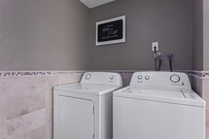Laundry Made Easy 🌀👖 – Enjoy the convenience of our washer and dryer, making your stay stress-free and your suitcase lighter.