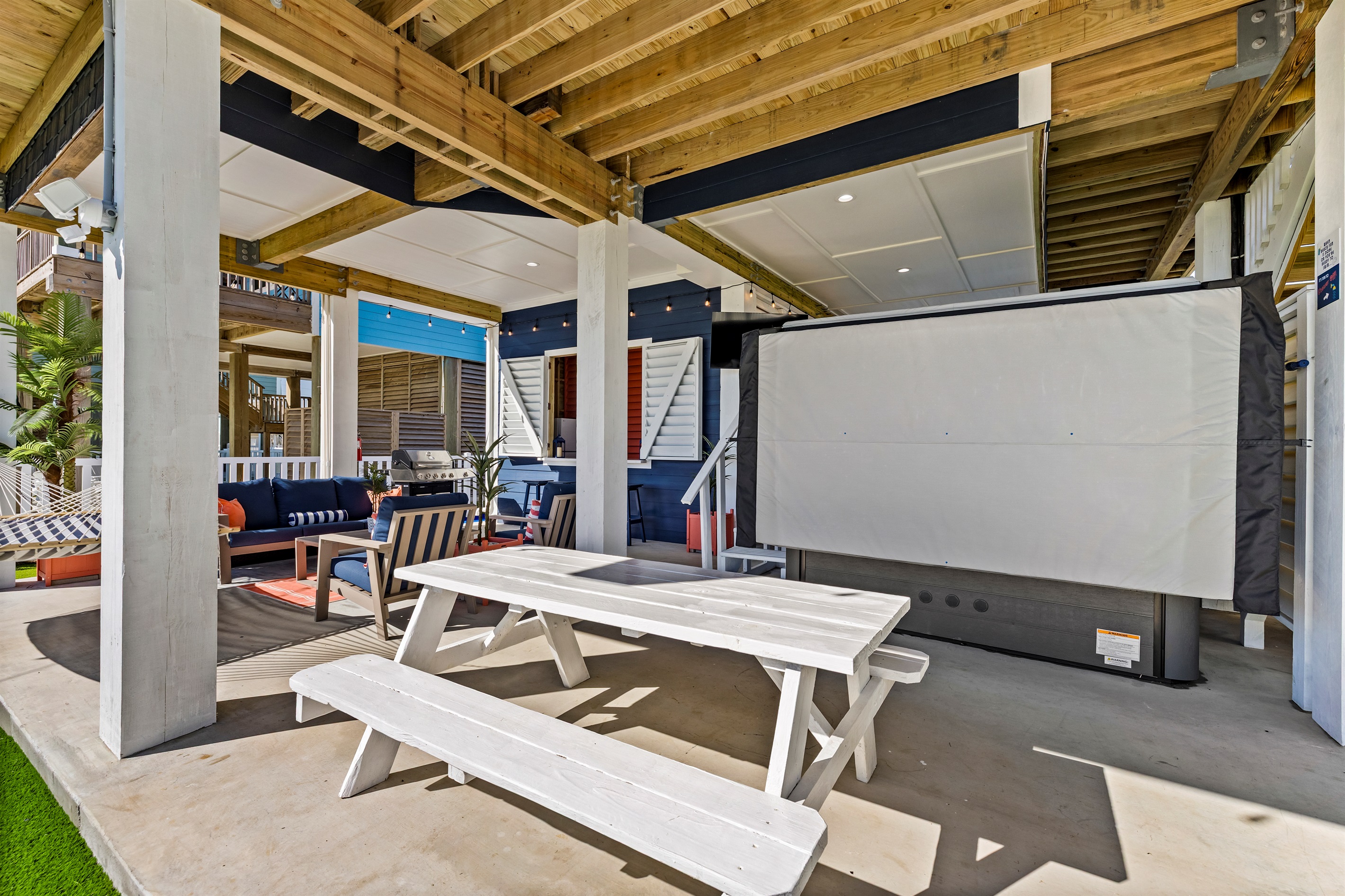 Plenty of space and seating for your entire party to enjoy.