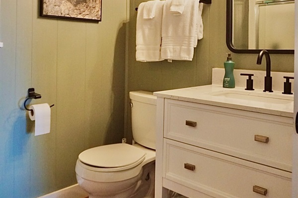 Stylish design meets modern comfort in this inviting space! Perfect for relaxation.