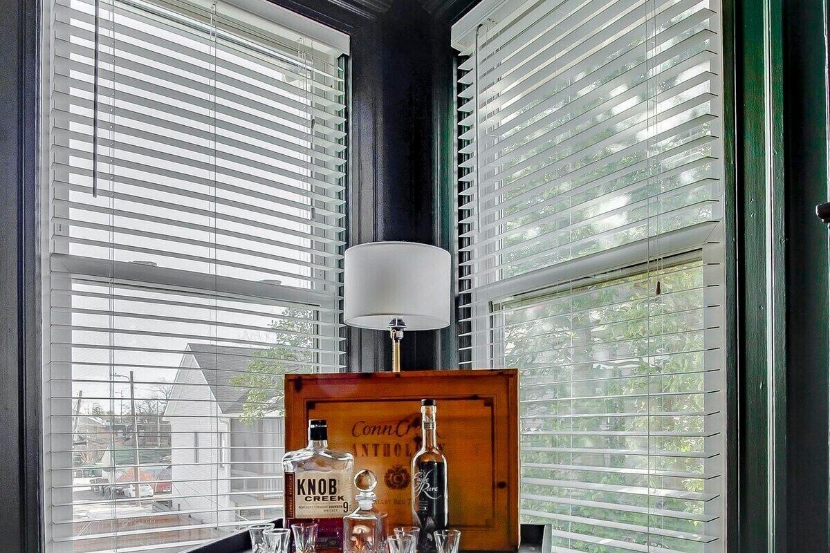 The massive historic Bonnycastle Villa is within walking distance of some of the area's best boutique shops and local restaurants. Dining room, bourbon tasting, and game room.