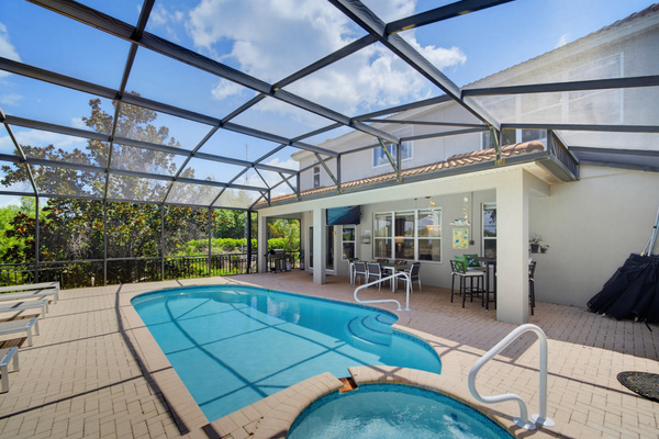 Expansive pool area - perfect for families & groups