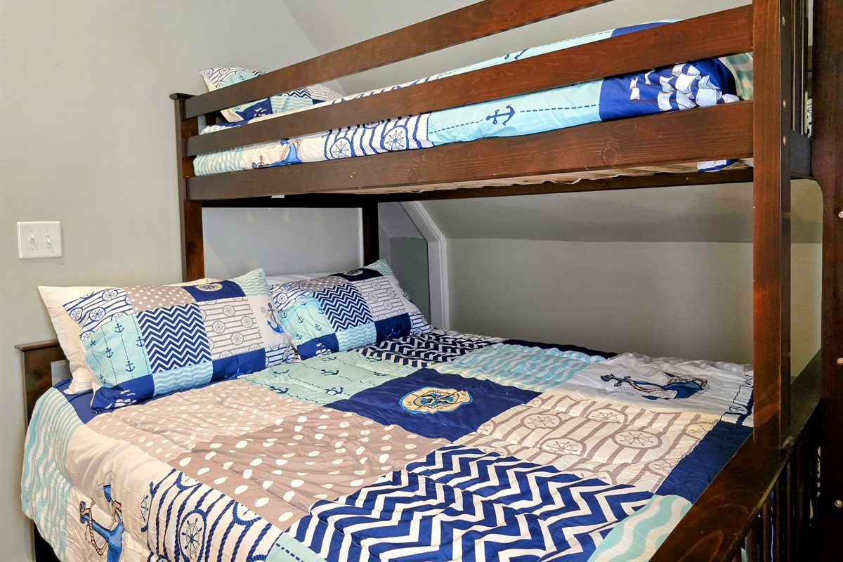 Bunk Room - Twin over Queen