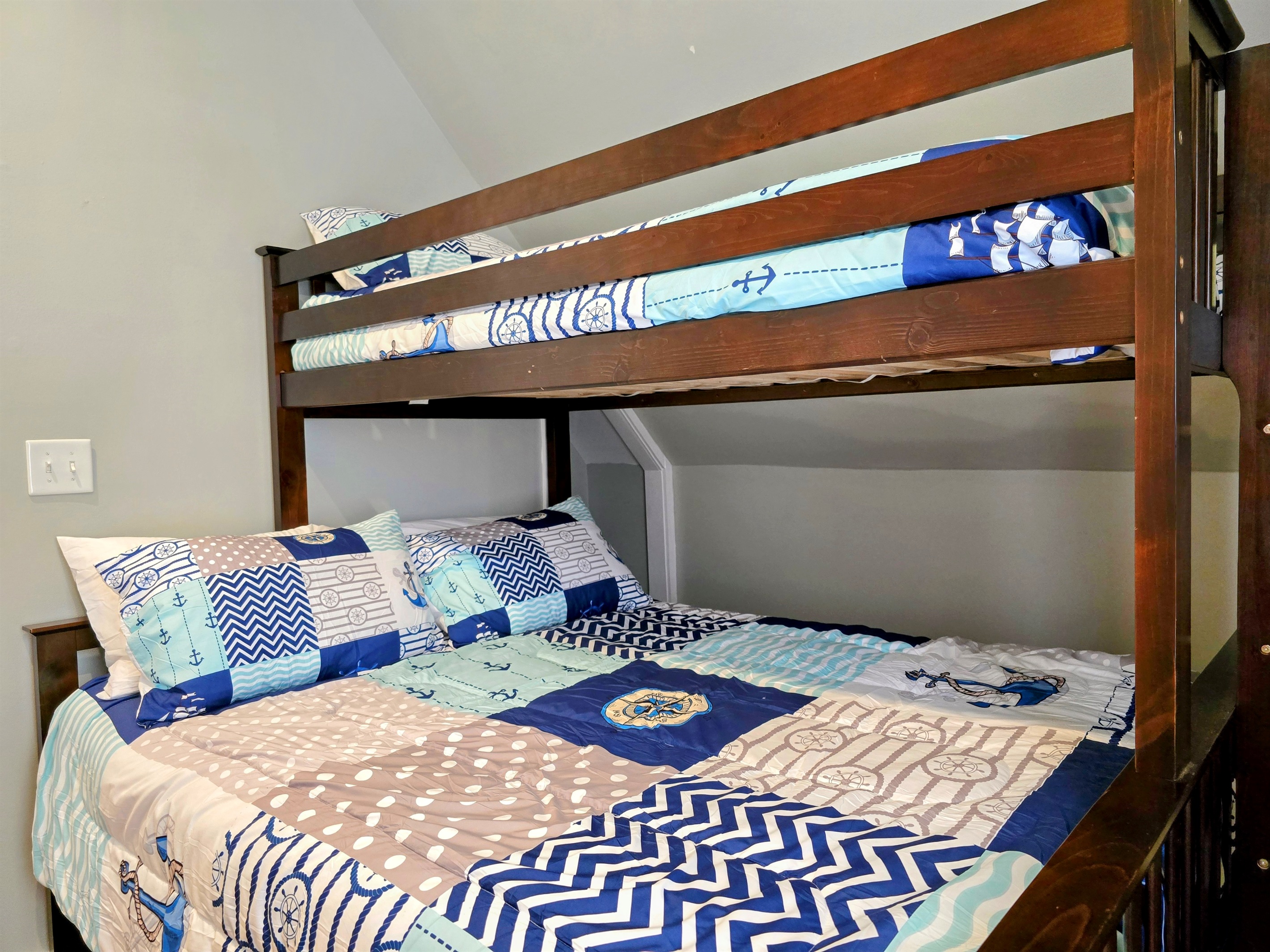 Bunk Room - Twin over Queen