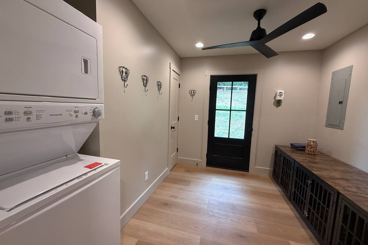 Huge Laundry Room with Built in Dog Crates. Access to Fenced in Yard Thru Back Door.