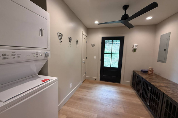 Huge Laundry Room with Built in Dog Crates. Access to Fenced in Yard Thru Back Door.