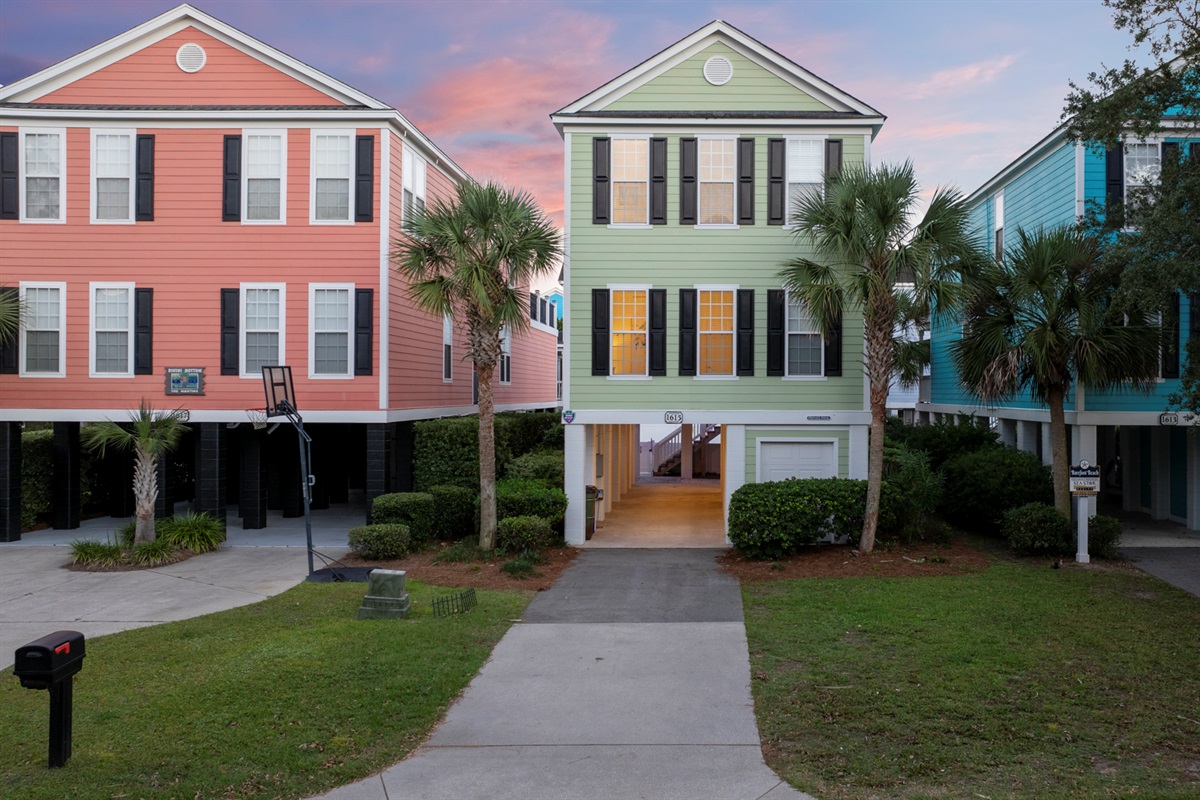 [The Home] The Driveway/Parking Spot can Easily Accommodate for Three to Four Cars.