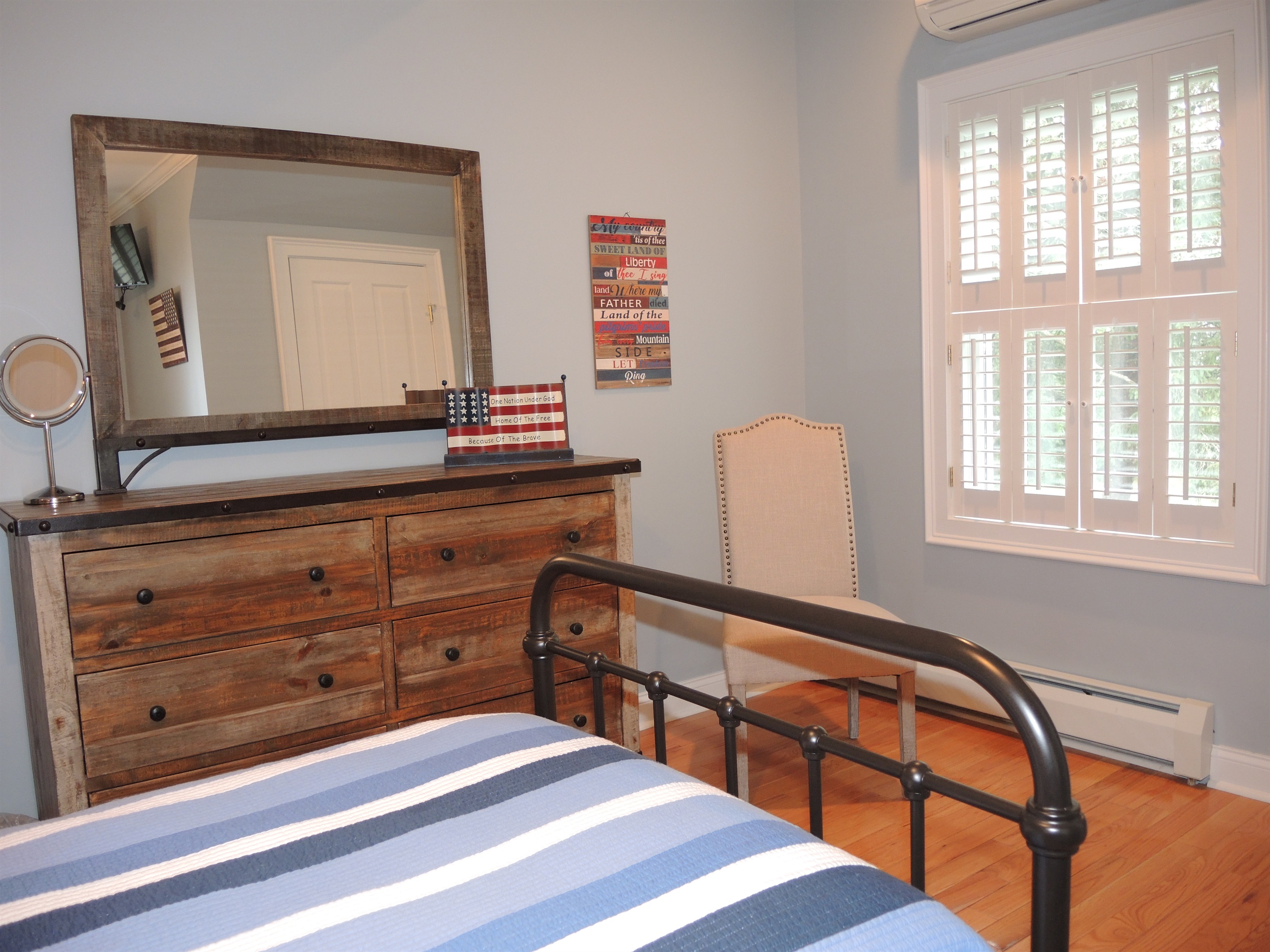 Second Floor twin bedroom