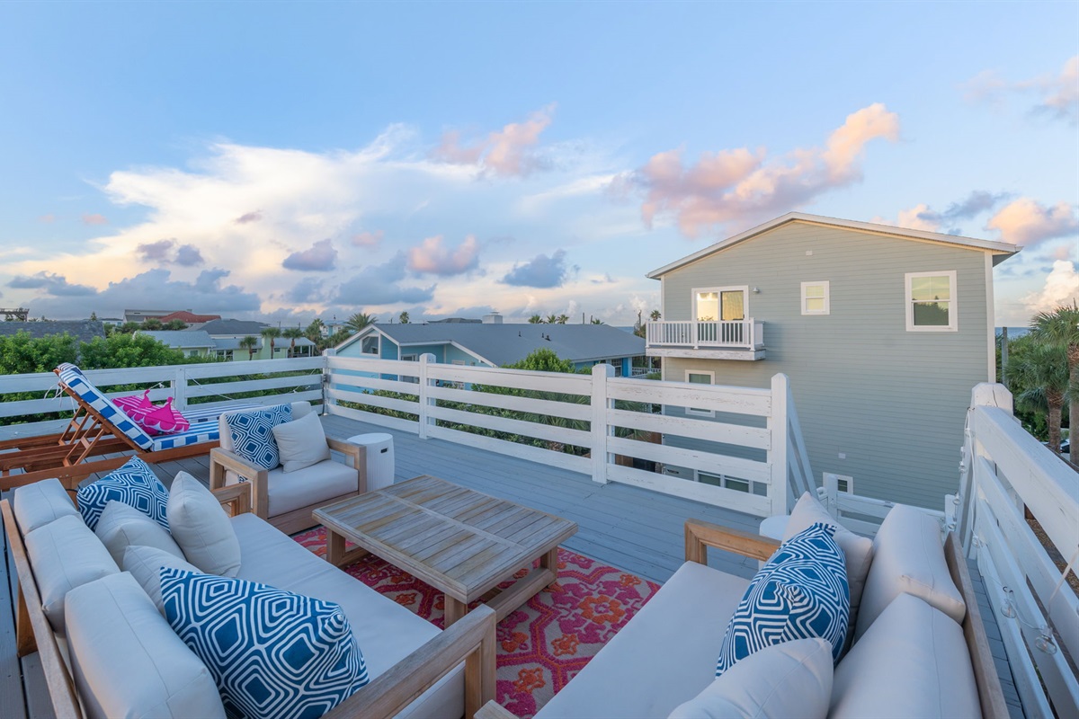 Comfort meets style in the Eagle’s Nest! This cozy seating area is perfect for relaxing with friends or family. With two side chairs, a comfy couch, and a coffee table, it’s a great spot to unwind while taking in the view.