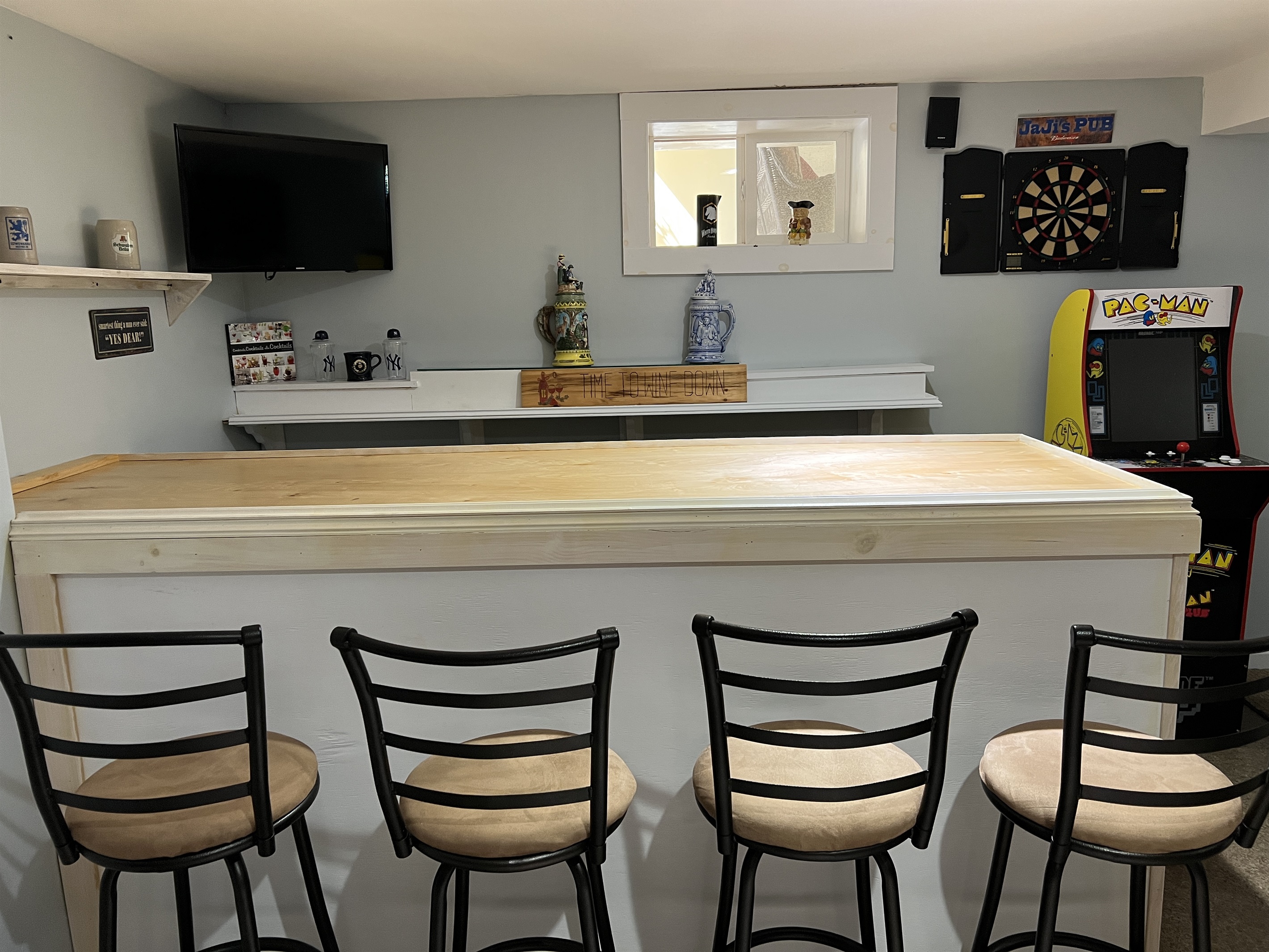 Bar area in game room
