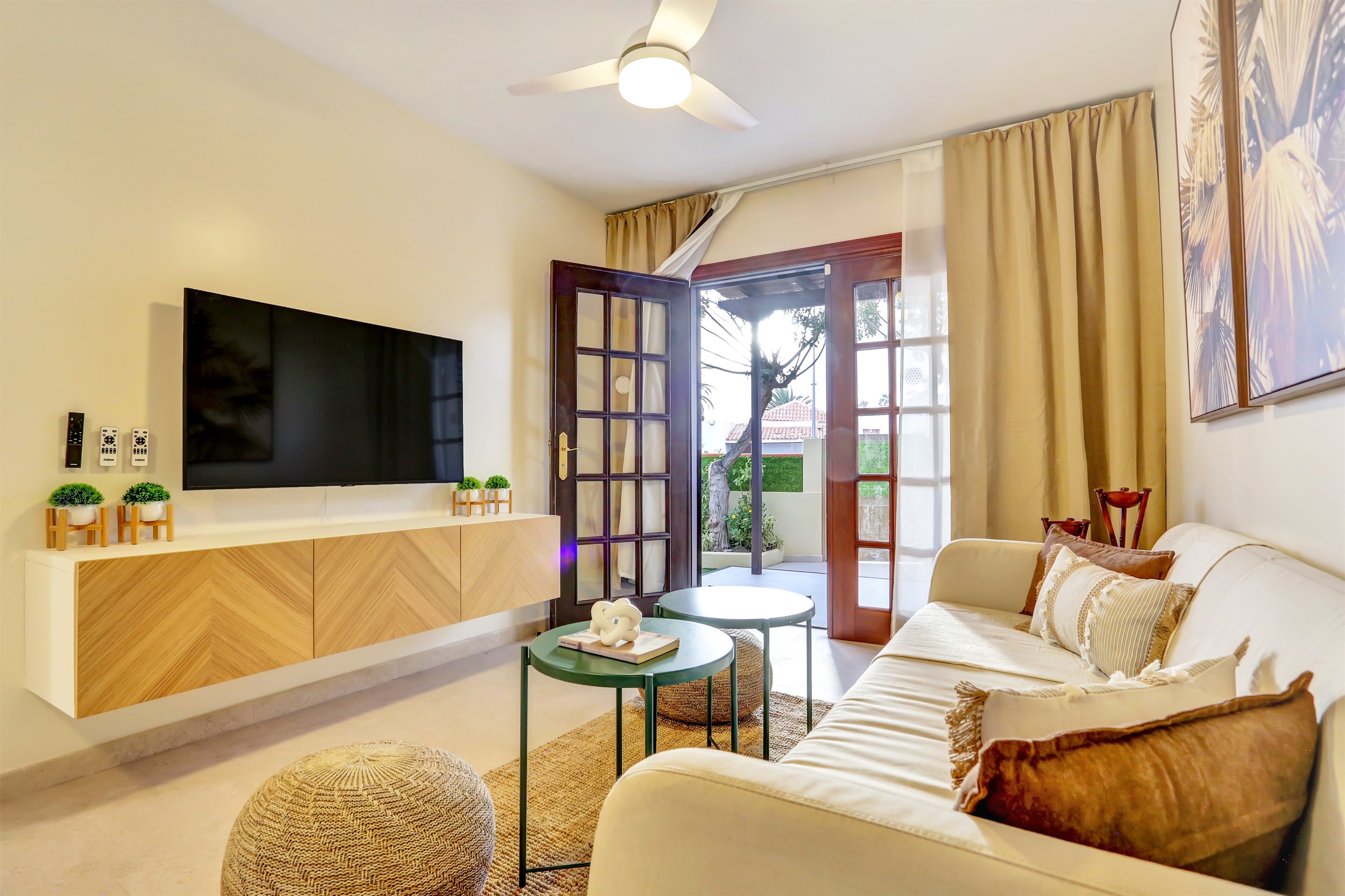 Bright living room with direct access to the terrace and garden, creating a seamless indoor-outdoor flow - perfect for enjoying a relaxed lifestyle.