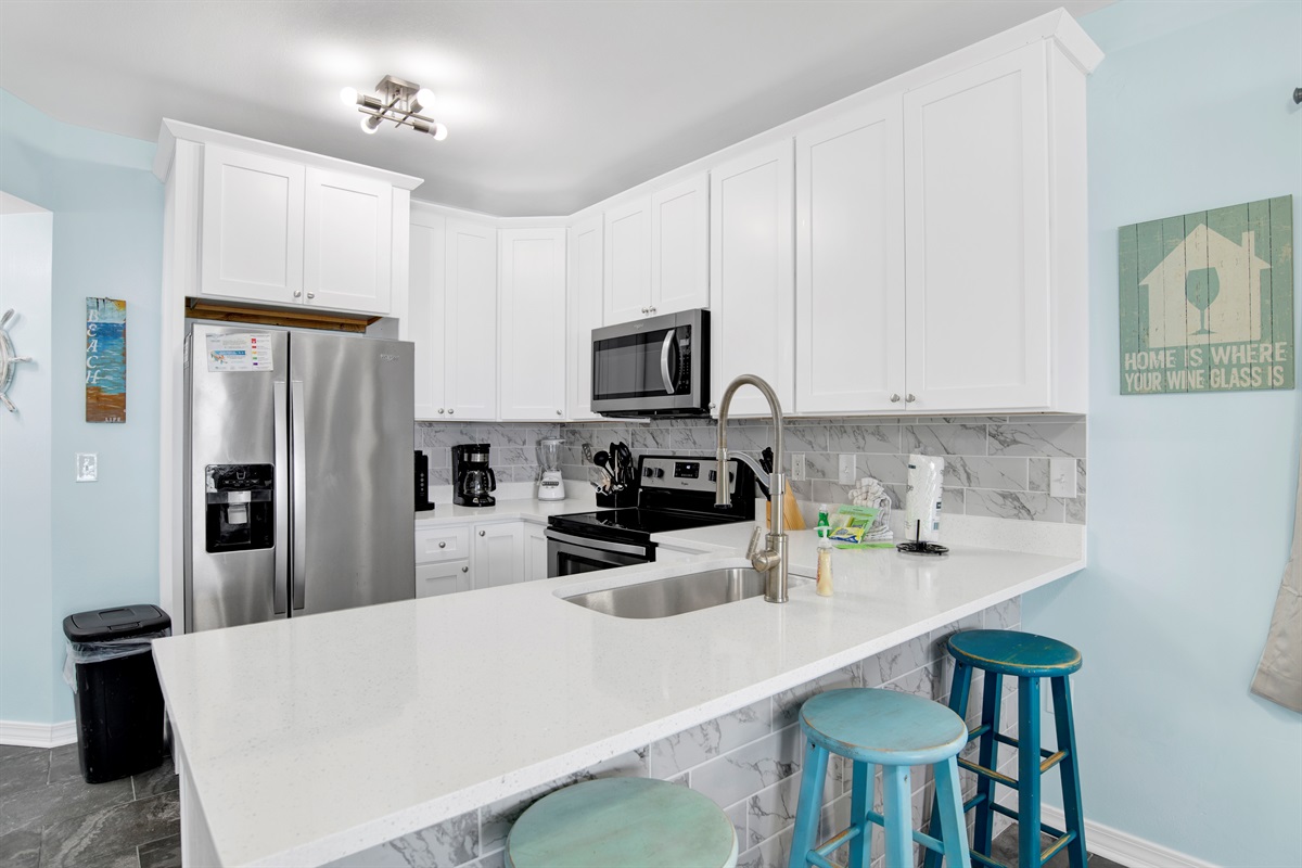 Breakfast bar with seating for 3