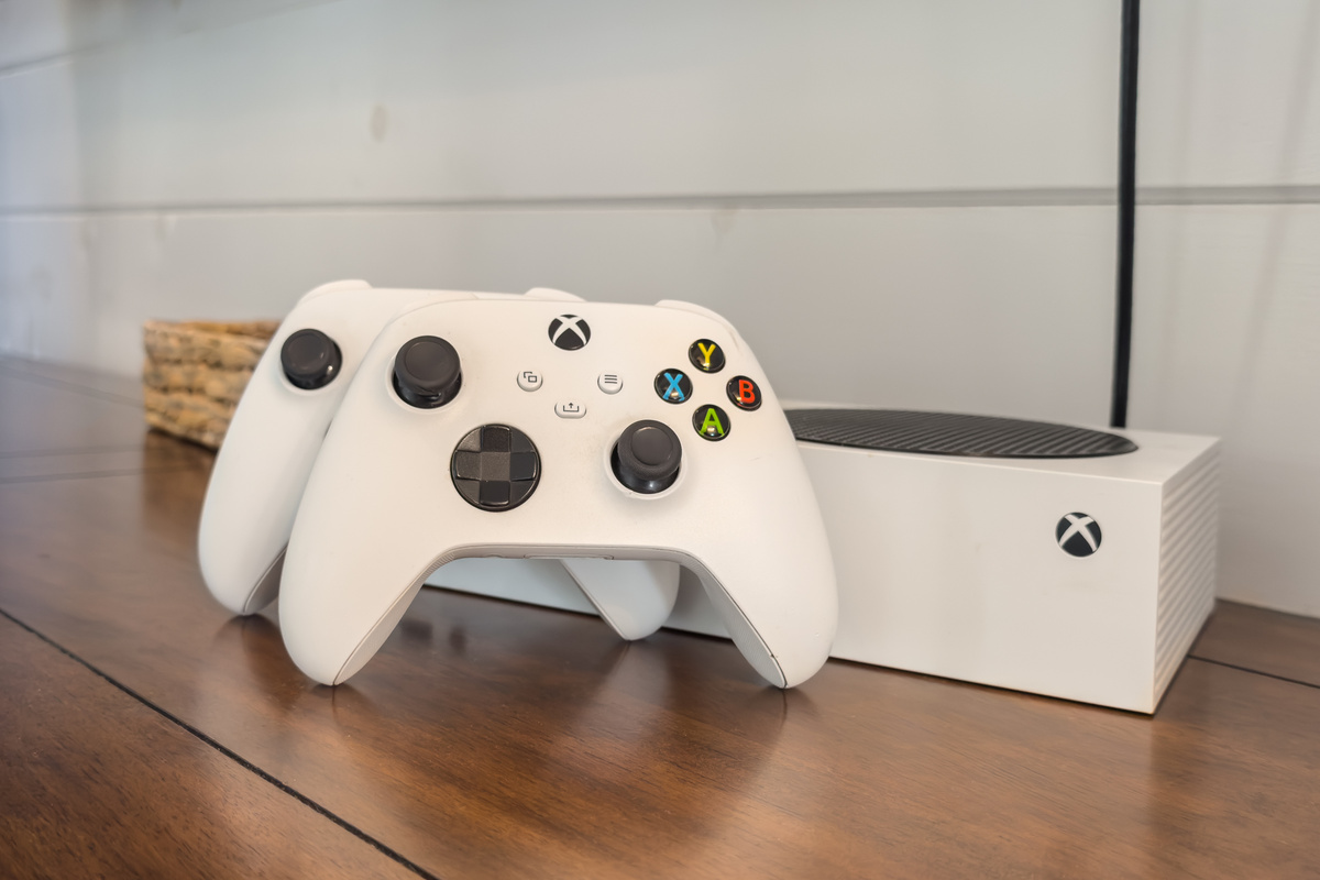 Game on! The bunk pod’s separate hangout space includes an Xbox, giving kids and teens their own place to play and unwind.