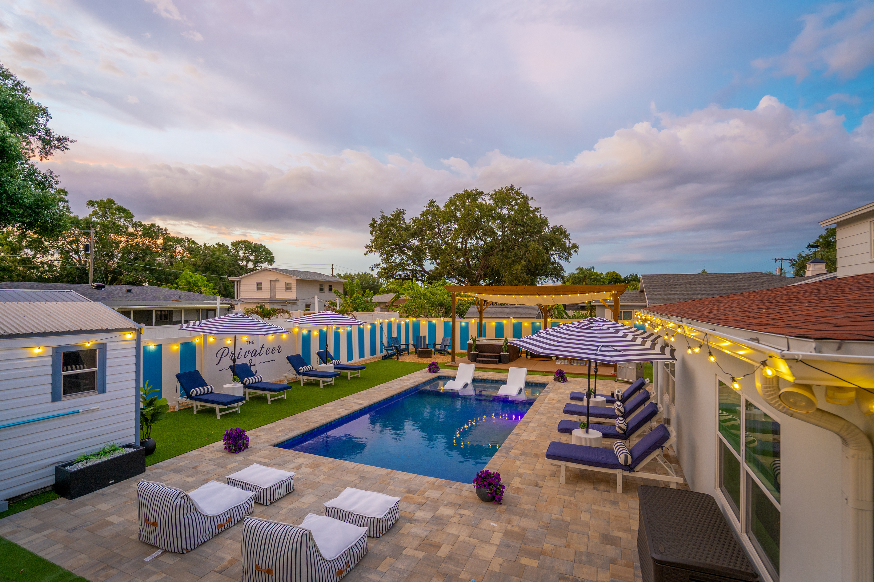 The Privateer, Cold Plunge, Hot Tub, Sauna + Games - Tampa, FL