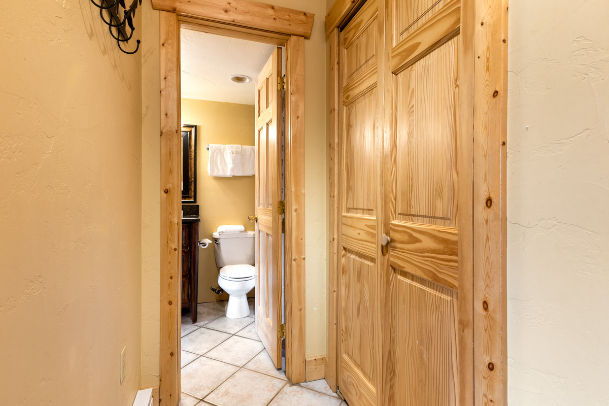 Door leading back to the kitchen.
