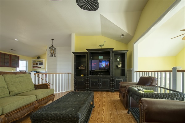 Unwind in the inviting family room of The Hemingway. With a wet bar, Captain's Lookout library, and plenty of comfy seating, it's the perfect space to relax with a book or movie.