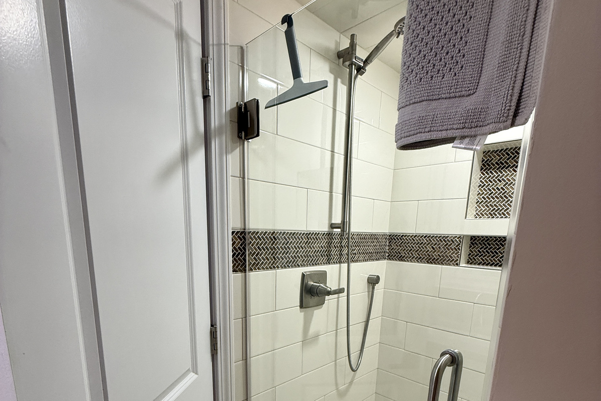 En Suite Queen Bath with Walk In Tiled Shower