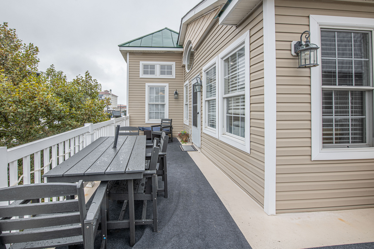 Outdoor Dining Setup