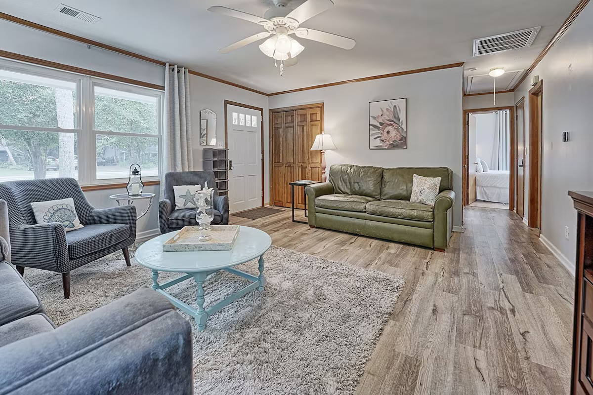 25 21st Avenue | Seas the Day | Living Room | IOP Escapes