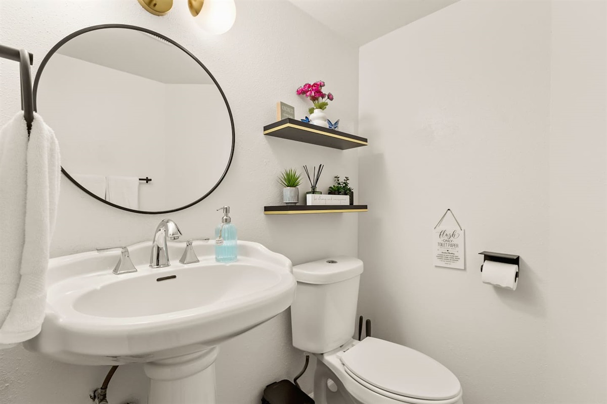 Modern, stylish, and spotless—this guest bath is fully stocked and Instagram-ready. Perfect for quick touch-ups before dinner or getting glam before hitting the town.