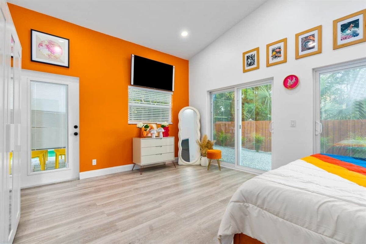 King Suite with 55-inch LEDTV