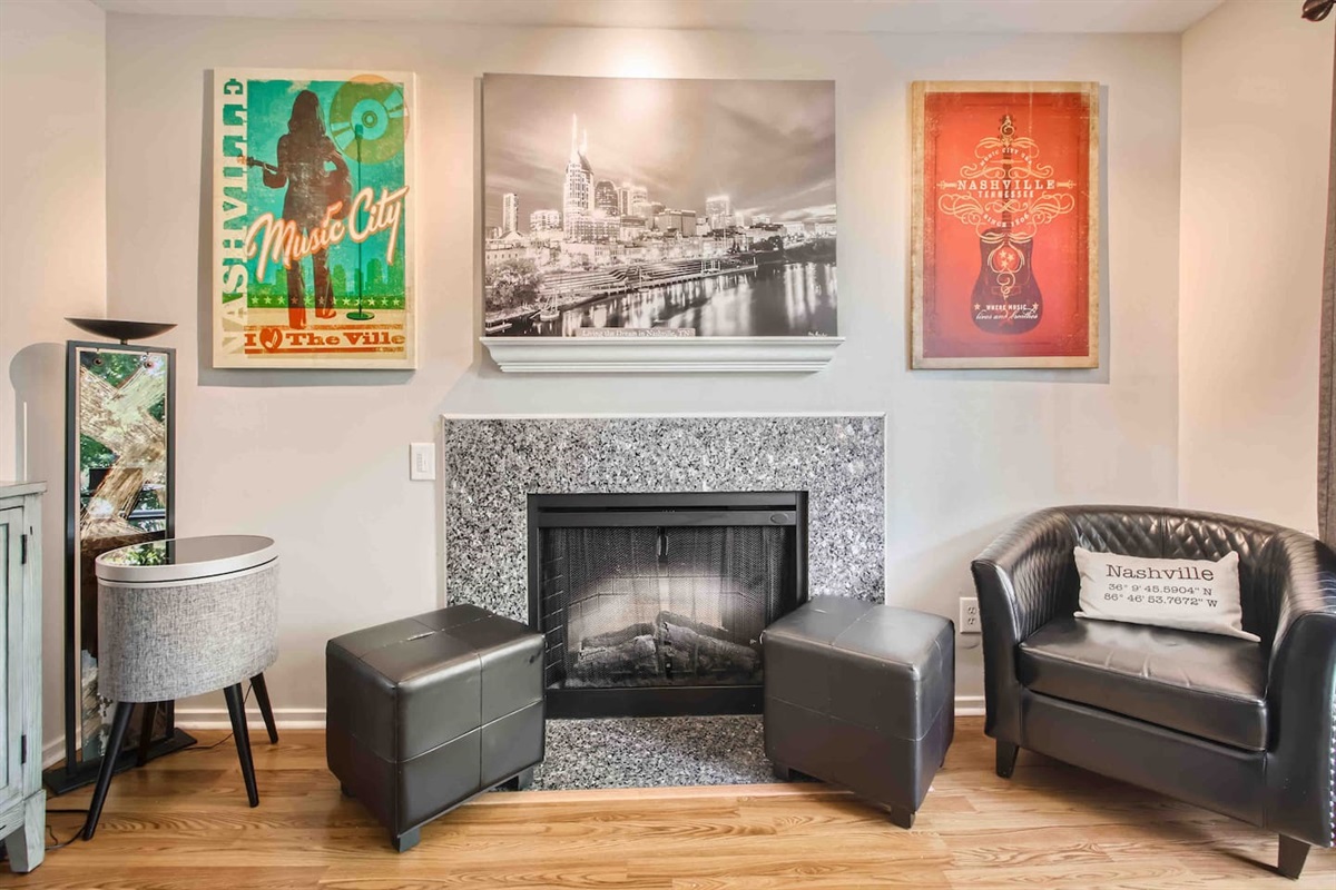 Spacious living room with fireplace 
