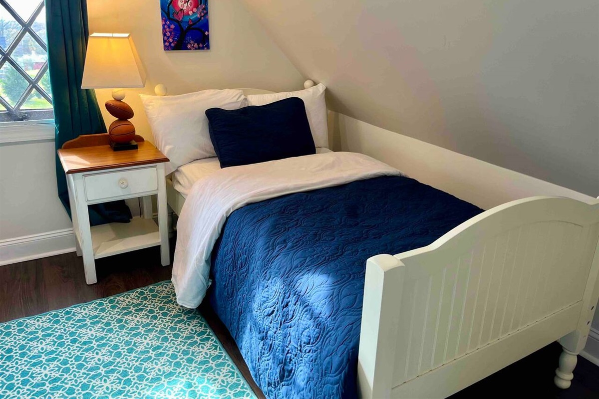 Bedroom #9 - 4 Twins & 1 Double + 1 Trundle Bed