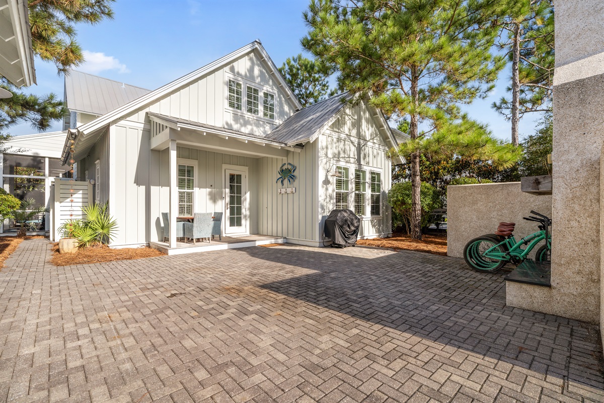 A Watercolor gem with abundant space for relaxing and tossing the ball or letting the kiddos hang out. 