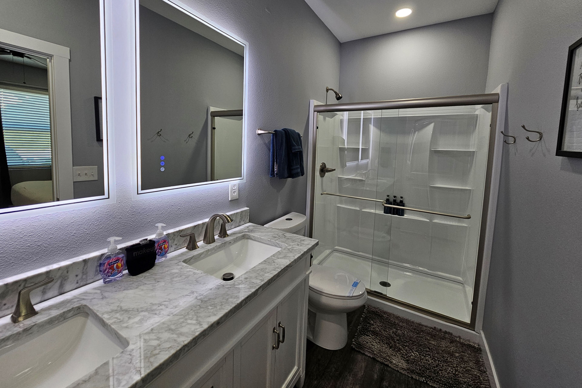 Fresh, well‑maintained bathroom with everything guests need for a relaxing stay.