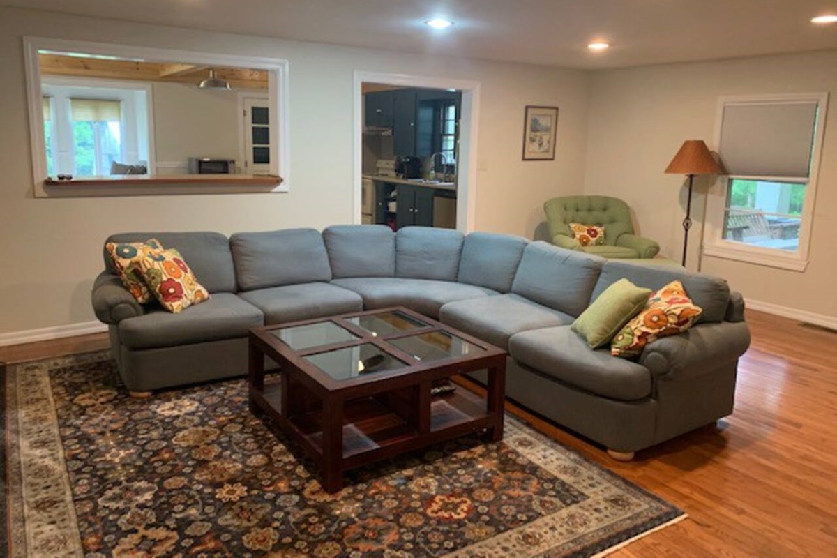 Living, den, TV room