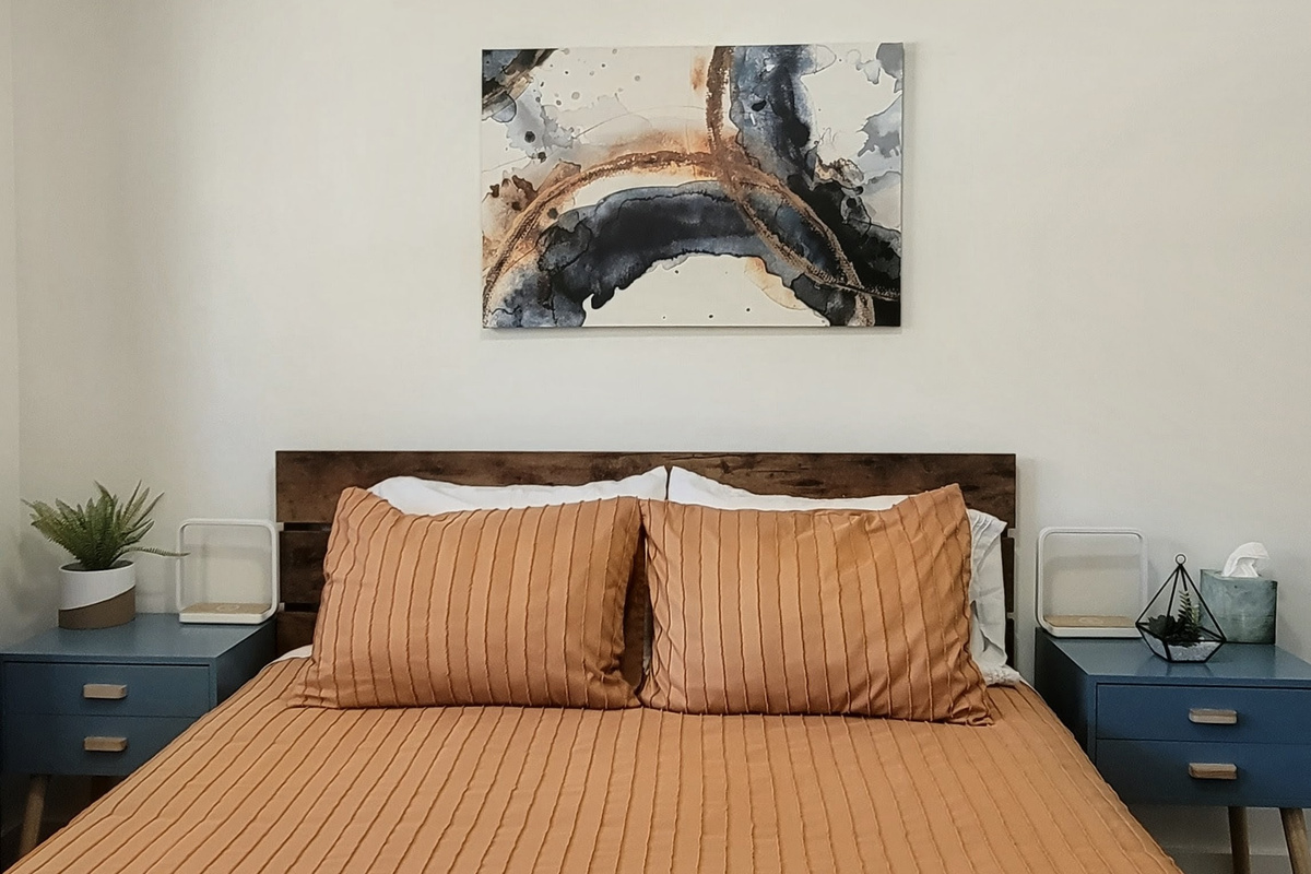 Second bedroom with queen bed